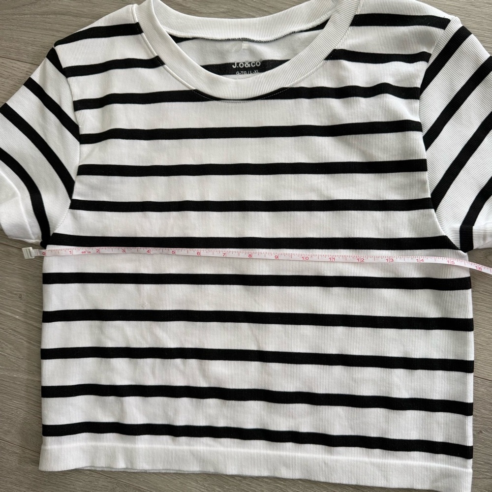 Bundle Crop Tops - image 4